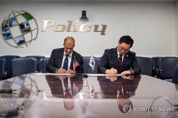 Cho Chang-rae (R), South Korea's deputy defense minister for policy, and Vipin Narang, acting U.S. assistant secretary of defense for space policy, sign the two countries' nuclear deterrence guidelines in Washington on July 11, 2024, in this photo released by Seoul's defense ministry. (PHOTO NOT FOR SALE) (Yonhap)