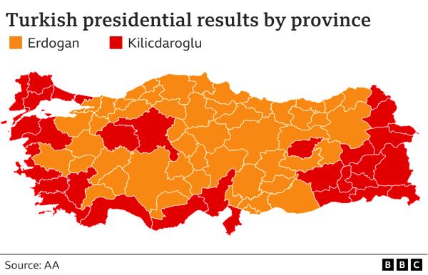 Maps showing support for the two presidential candidates in Turkey