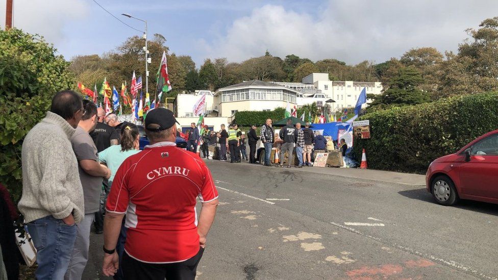 Outside Stradey Park hotel on Tuesday wher<em></em>e crowds have gathered, there are also a couple of police officers standing there