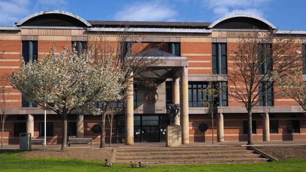 英国达勒姆郡一对夫妇强迫孩子捡拾残羹剩饭和吃肥皂被定罪