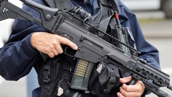 A police officer holds a HK G36 assault rifle at the Gambetta high school in Arras, northeastern France, Friday Oct. 13, 2023. A man of Chechen origin who was under surveillance by the French security services stabbed a teacher to death at his former high school and critically wounded two other people in northern France on Friday, authorities said. (Ludovic Marin, Pool via AP)</p>

<p>　　