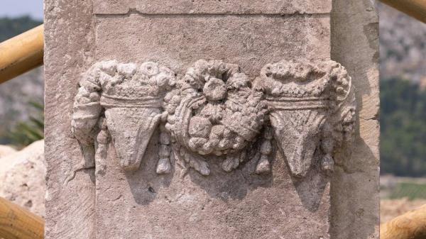 The photo shows a close up view of the center altar decoration.