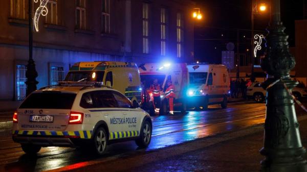 A police car drives past ambulances parked near the area of the shooting at one of the buildings of Charles University in Prague, Czech Republic, December 21, 2023. REUTERS/David W Cerny</p>

<p>　　