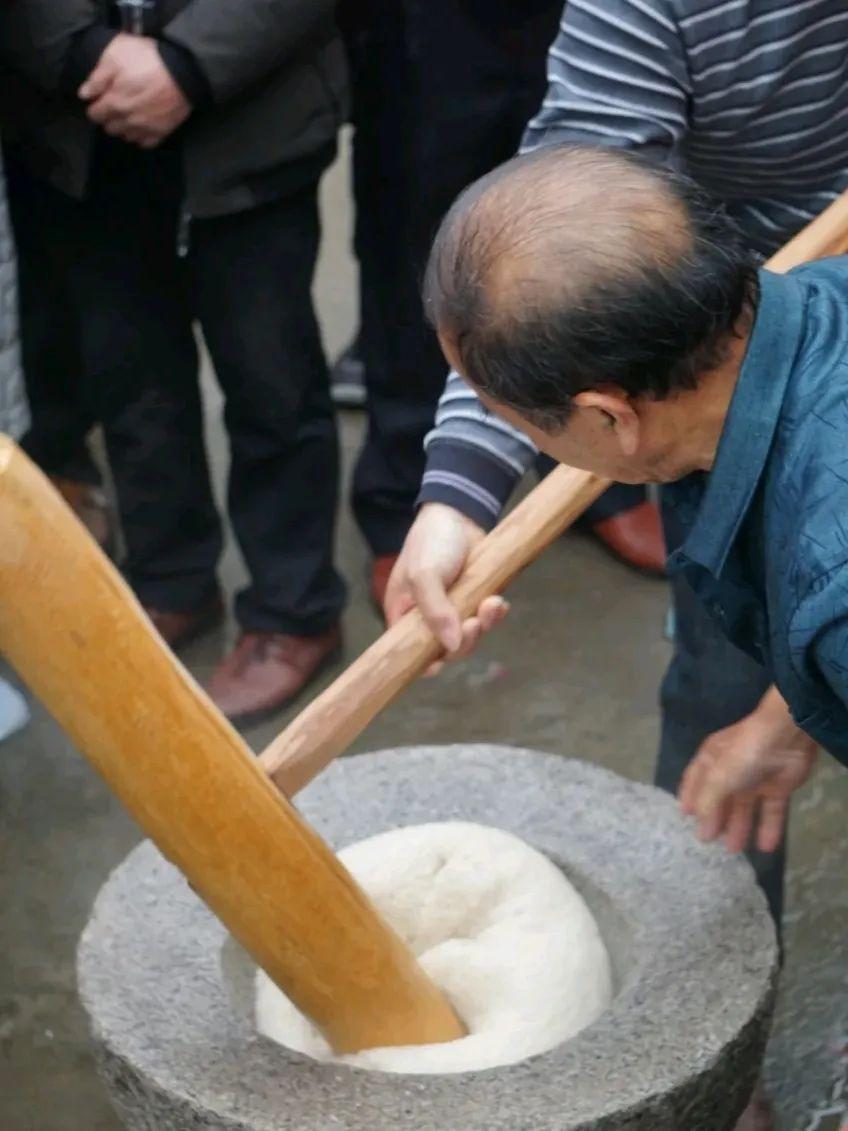 广西龙胜：村民赶制特色年味美食粑粑果_广西粑粑_广西特产粑粑