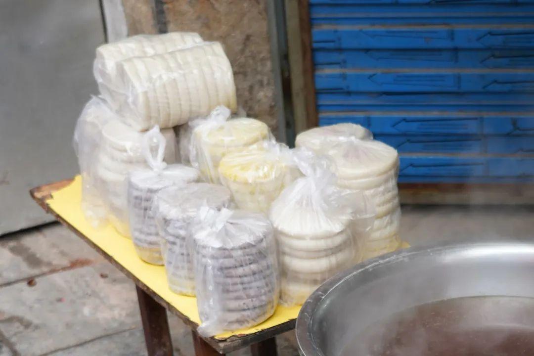 广西特产粑粑_广西粑粑_广西龙胜：村民赶制特色年味美食粑粑果
