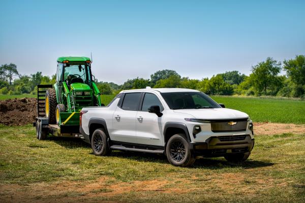 chevrolet-silverado-ev-wt-2024-exterior-oem-01