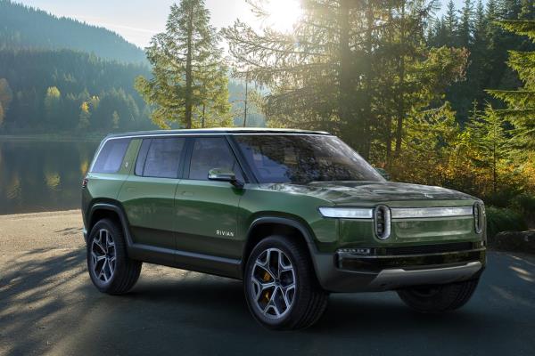 01-rivian-r1s-oem.jpg