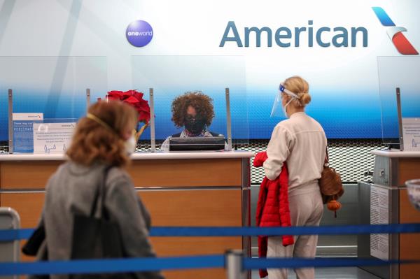 Travelers at O'Hare Internatio<em></em>nal Airport ahead of the Thanksgiving holiday in Chicago