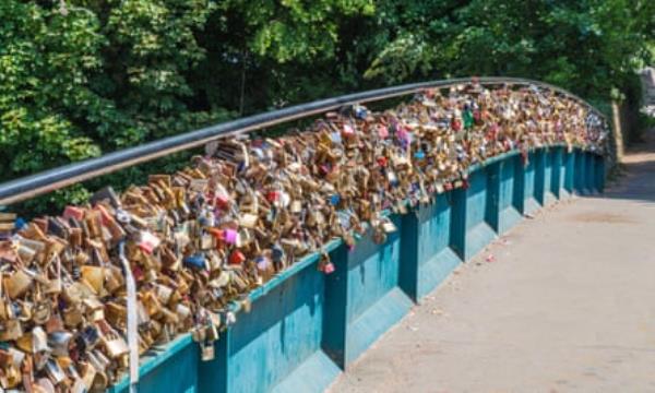 The padlocks on a bridge in Derbyshire were deemed ‘an eyesore’