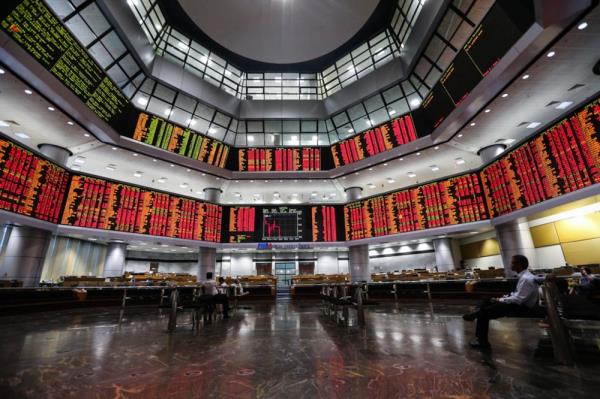 Bursa Malaysia ends lower, tracking regio<em></em>nal peers